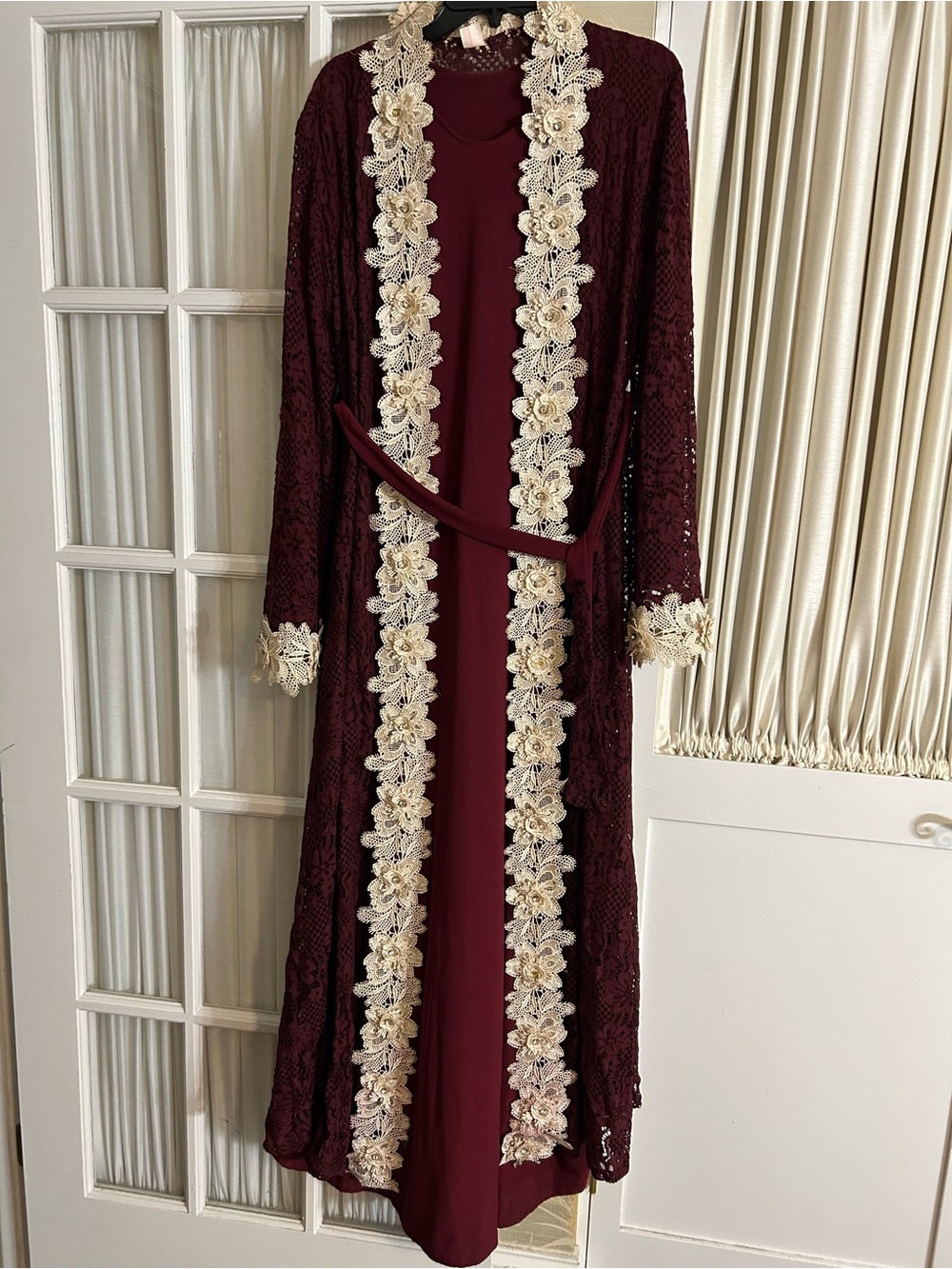 2 pcs Elegant Women’s Maroon Lace Evening Dress with Ivory Floral Trim